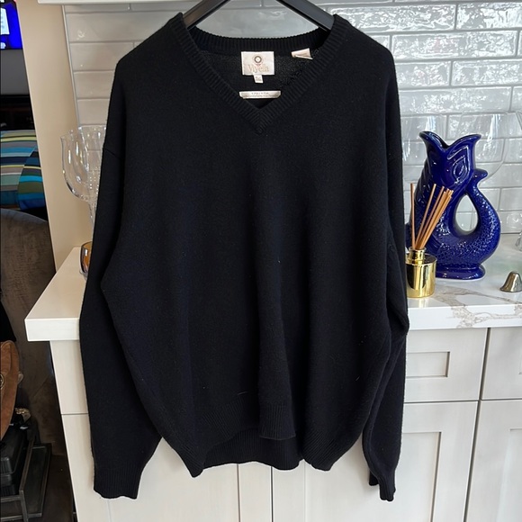 Viyella Sweaters - EUC Viyella black 4 ply 100% cashmere long sleeve v neck sweater vintage